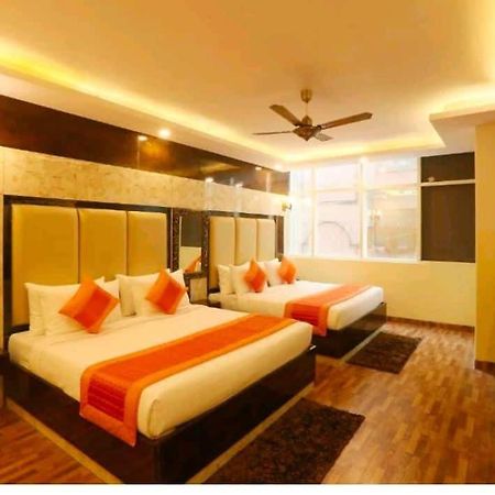 Hotel Plazzo Új-Delhi Kültér fotó