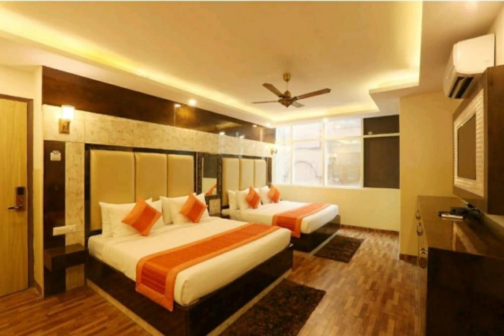 Hotel Plazzo Új-Delhi Kültér fotó