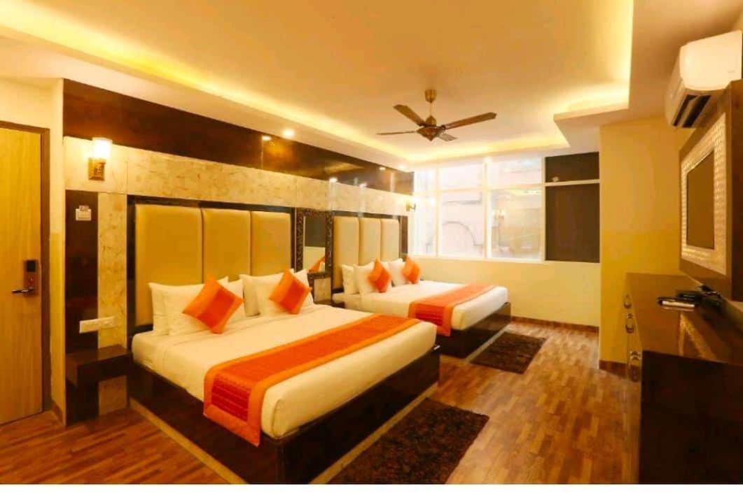 Hotel Plazzo Új-Delhi Kültér fotó